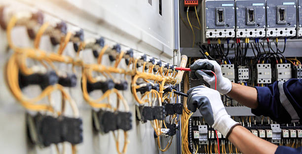 Professional Electrician technician working in Syracuse, IN